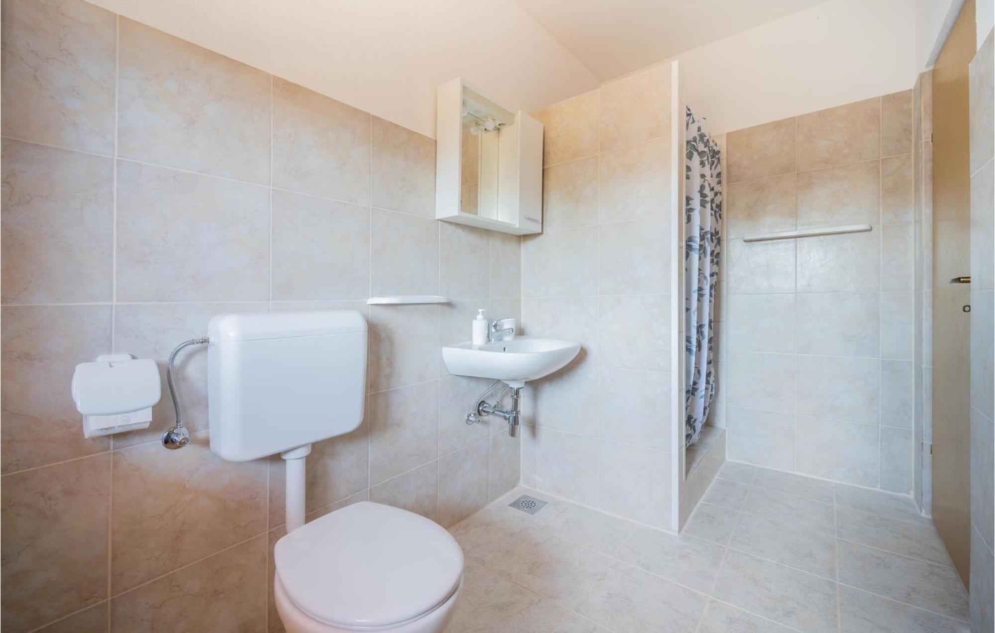 Beautiful Apartment In Krnica With Kitchen Kültér fotó