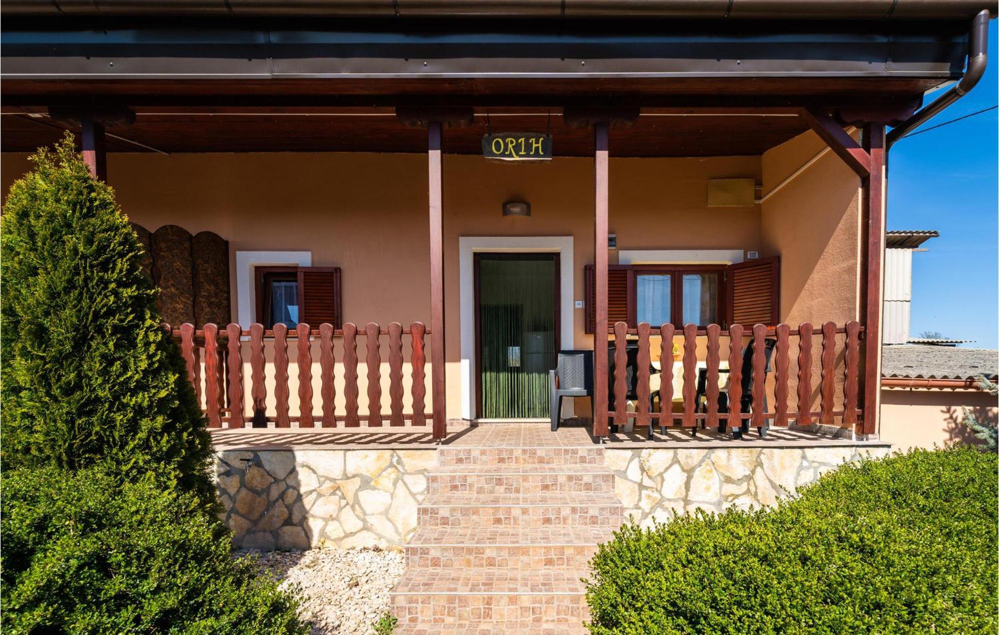 Beautiful Apartment In Krnica With Kitchen Kültér fotó